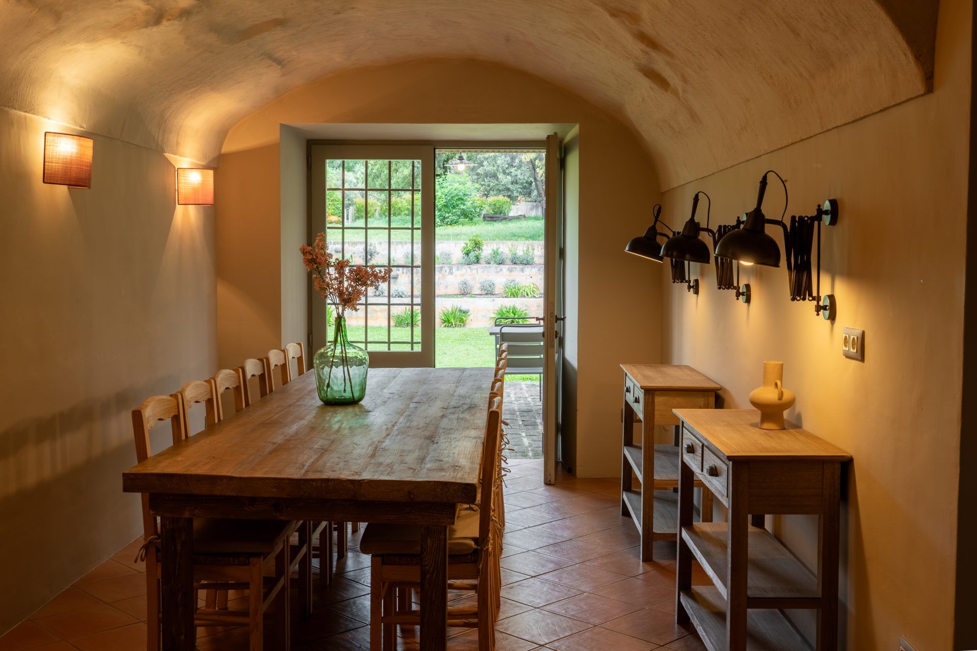 Porche ideal para disfrutar de la naturaleza en casa rural Mas Dàlia
