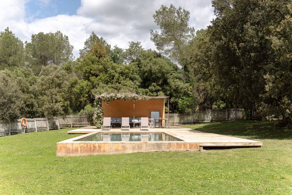 Piscina Mas Dàlia Piscina Mas Dàlia con porche y hamacas para todos